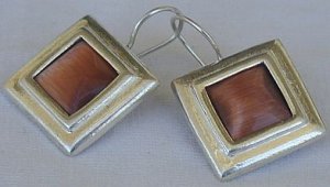 Brown cat eye square earrings