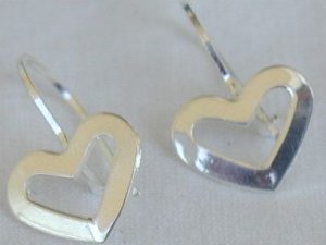 Mini open hearts earrings