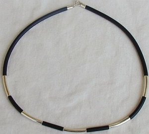 Black caucciu necklace with silver links- unisex
