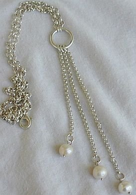 3white pearls necklace.