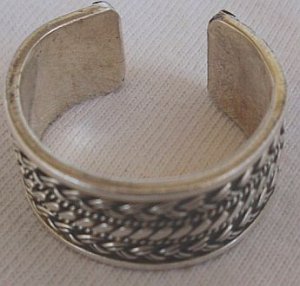 Ariel man ring