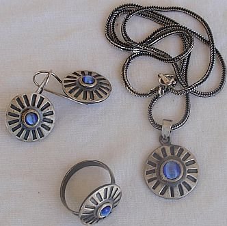 Light blue cat eye set