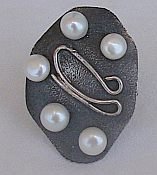 5 pearls ring