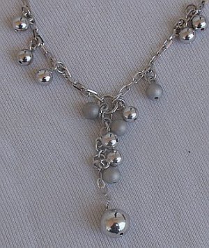 Silver and gray rounds necklcae