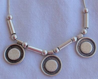 Three round parts silver necklace