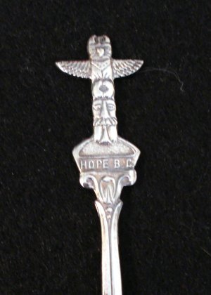 Totem pole Hope, BC Canada souvenir spoon vintage 1054vf