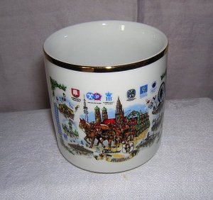 Munich M&Atilde;&frac14;nchen Oktoberfest souvenir mug porcelain gold rim unused 1171vf