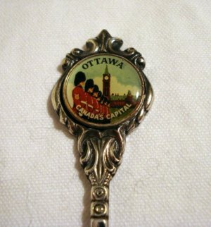 Ottawa Canada's Capital souvenir spoon Peace tower and guards Stuart silverplate vintage 1197vf