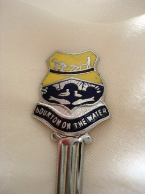 Bourton-on-the-water souvenir spoon Cotswolds England vintage1307vf