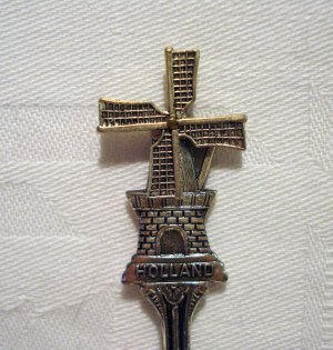 Holland souvenir spoon turning windmill decorated bowl silver plate vintage 1390vf