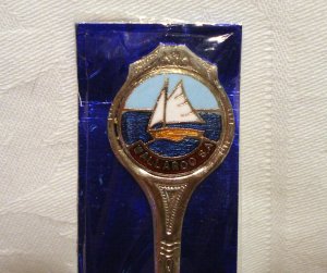 Walleroo South Australia souvenir spoon with sailboat in package vintage 1417vf
