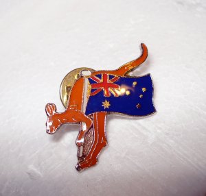 Australian flag and kangaroo enamel souvenir pin stud back vintage1454vf