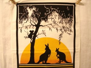 Dramatic Australia souvenir tea kitchen towel or poster kangaroos koala cotton unused vintage 1501vf