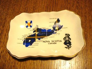 Nova Scotia souvenir tip or pin dish Sandland Hanley Staffordshire gold rim vintage 1503vf