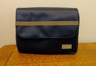 United Airlines Global First class toiletries bag with contents navy blue 1581vf