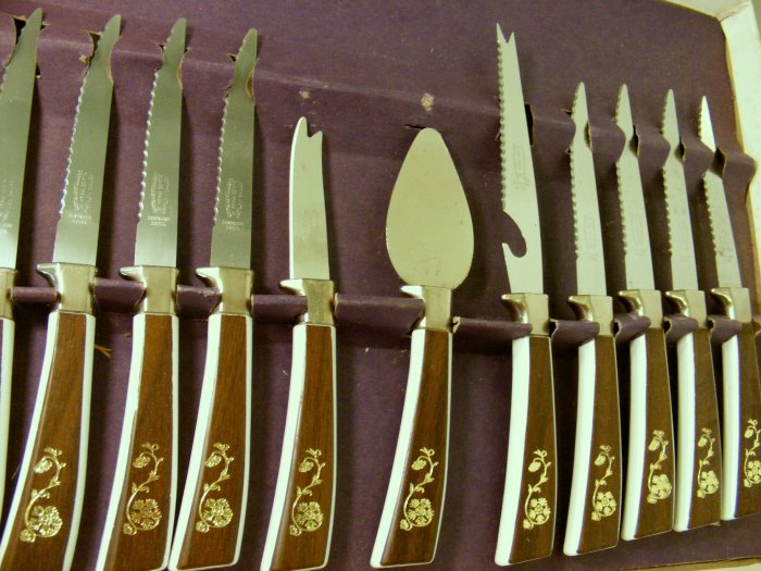 19 pc SHEFFIELD GOLDEN PRESTIGE Cutlery Set Treasure Chest 60's