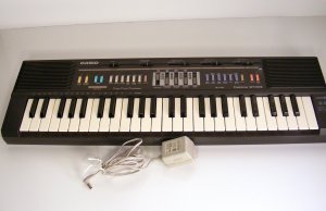 Casiotone MT-205 Vintage Casio Keyboard Synthesizer with AC Adapter