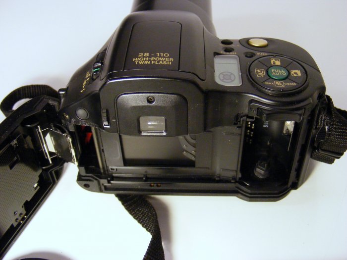 Olympus IS10 Super DLX 35mm SLR FILM Camera 35mm 180mm zoom Case