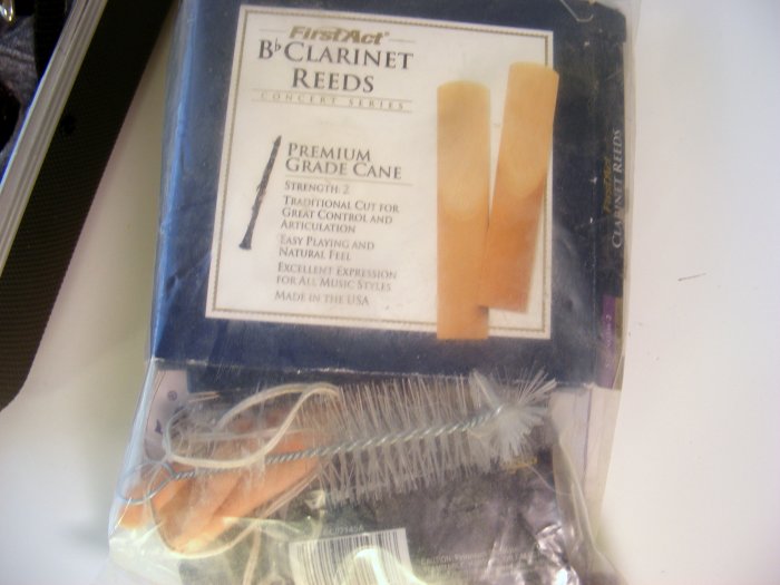 Simba B-flat Clarinet with Hard Case and Reeds