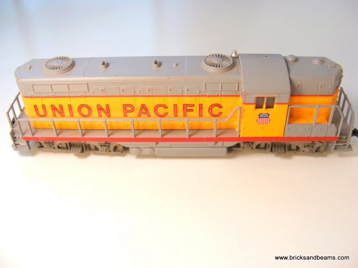 Mehano Union Pacific Large Diesel Engine Model RR Train RSO