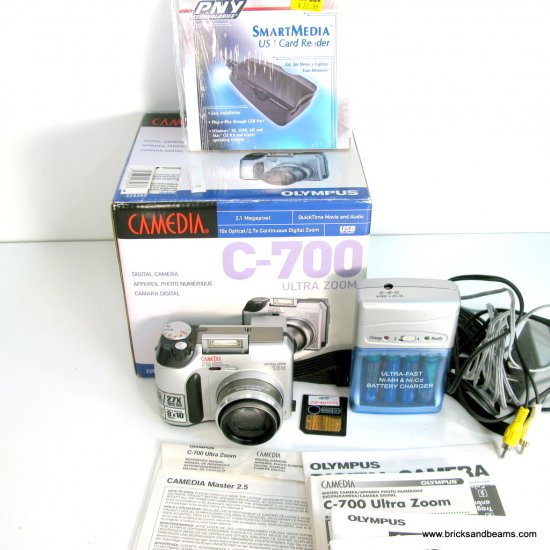 Olympus Camedia C700 2.1 Digital Camera with Box and Extras 128mb