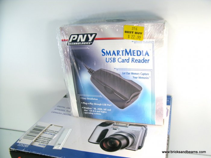 Olympus Camedia C700 2.1 Digital Camera with Box and Extras 128mb