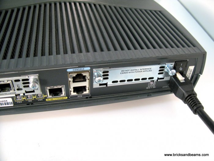 Cisco 1700 Series Router 1720 With Isdn Module T C31 00 1019