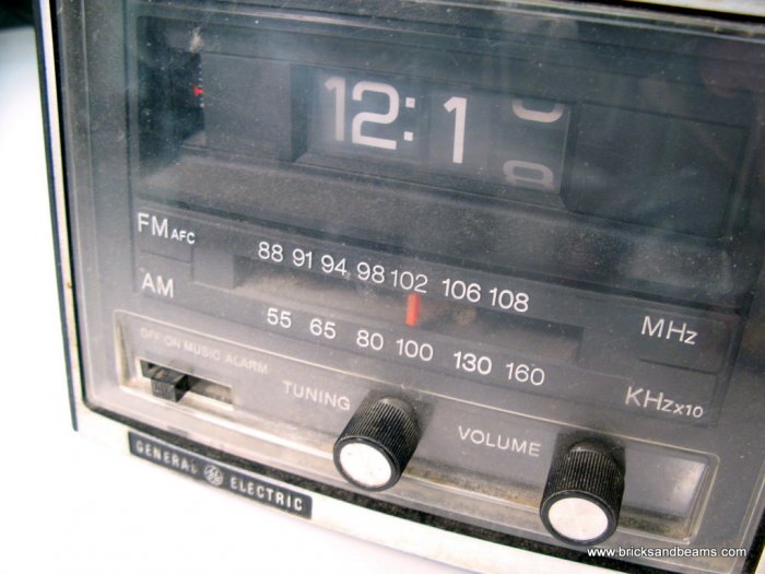 Vintage GE Flip Clock Radio 74415B General Electric Date Code 1631