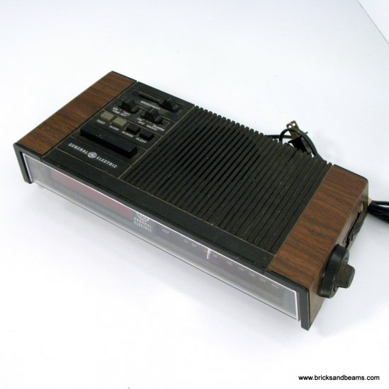 Vintage GE Clock Radio Model 74680A with TV Sound General Electric