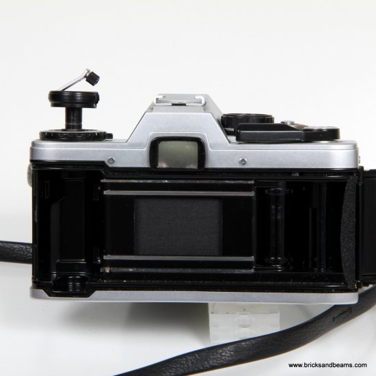 Olympus OM 10 35mm SLR FILM Camera w Manual Adapter Olympus Zuiko 11.8