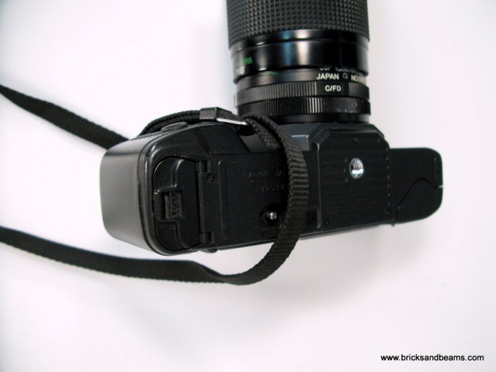 Canon T70 SLR 35mm Film Camera w Zoom 210mm Lens