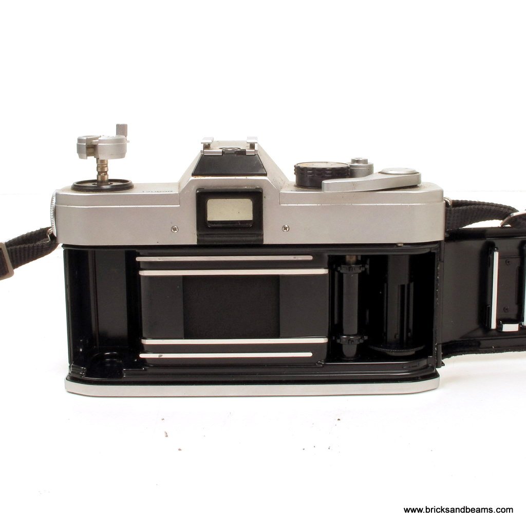 Vintage CANON TX 35mm SLR FILM CAMERA w 1.8 50mm Lens Case