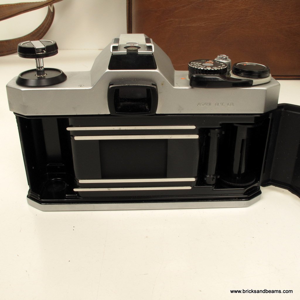 Asahi Pentax K1000 SLR 35mm Film Camera Kit w 2 Lenses 50mm 205mm Manual