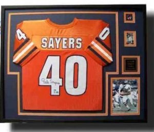 CHICAGO BEARS GALE SAYERS SIGNED FRAMED JERSEY
