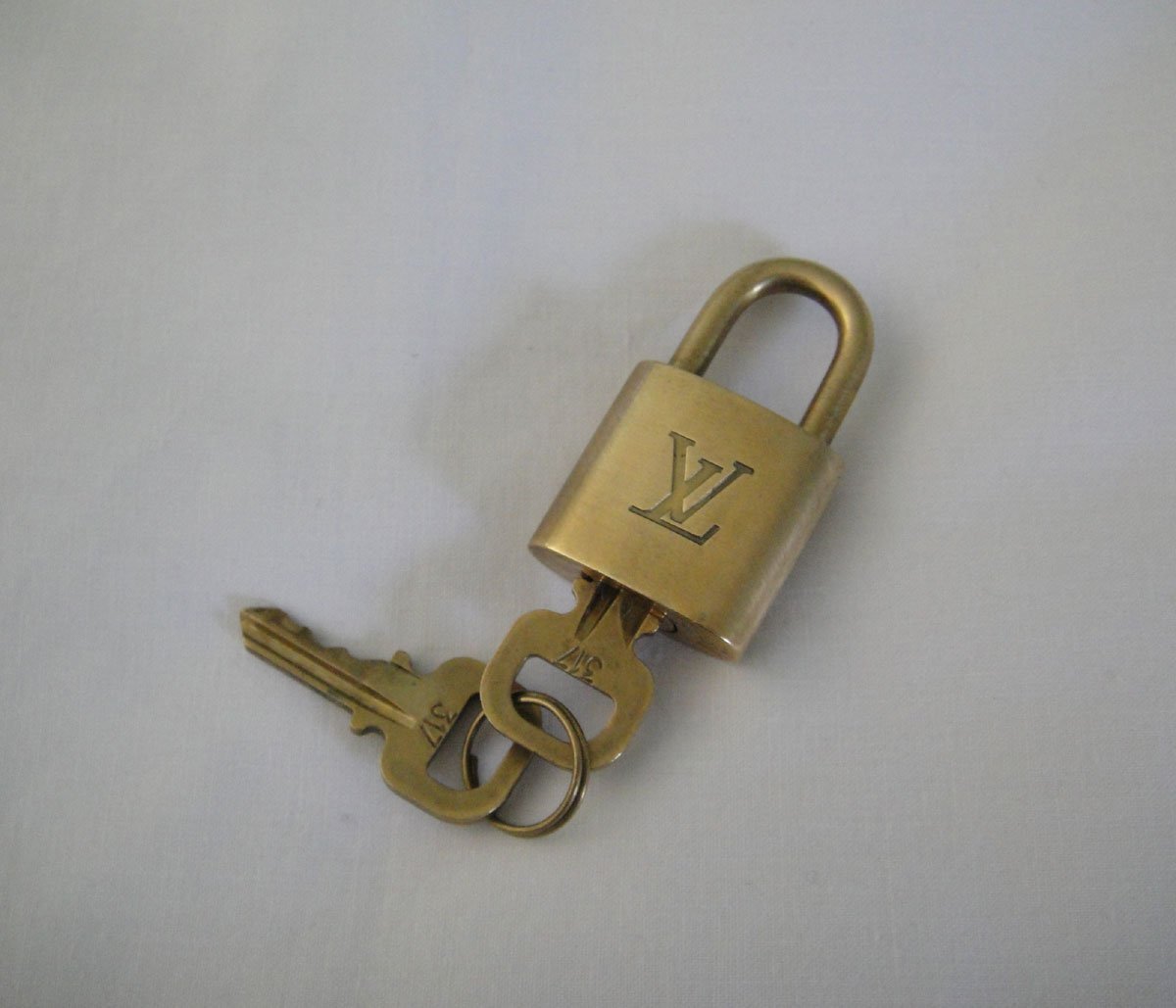 AUTHENTIC Louis Vuitton Lock & 2 Keys Set #317