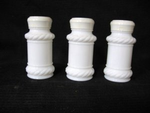 White Salt & Pepper Shaker w/extra