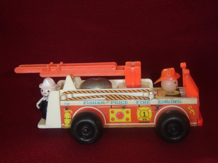 Vintage Fisher Price Little People Play Family Fire Engine 720 Complete 