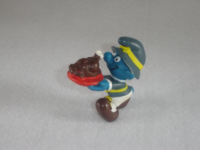 Vintage 1982 Thansgiving Smurf Carrying Turkey On Red Platter 20177 Schleich PVC From Portugal