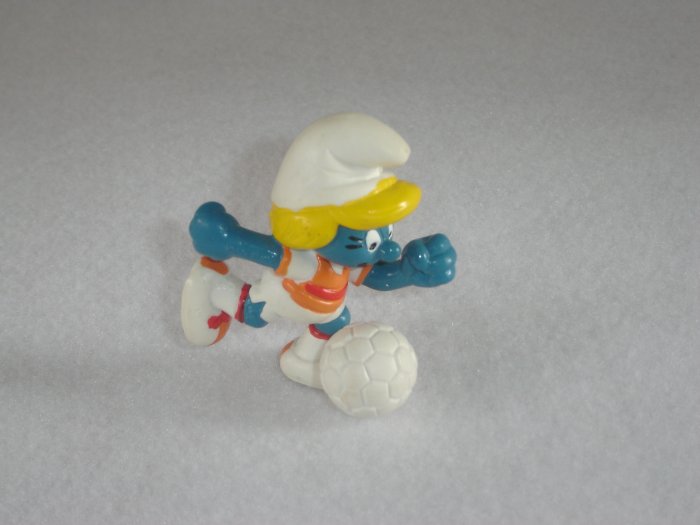 Vintage 1983 Soccer Player No Base Smurfette 20163 By Schleich W Berrie Co PVC