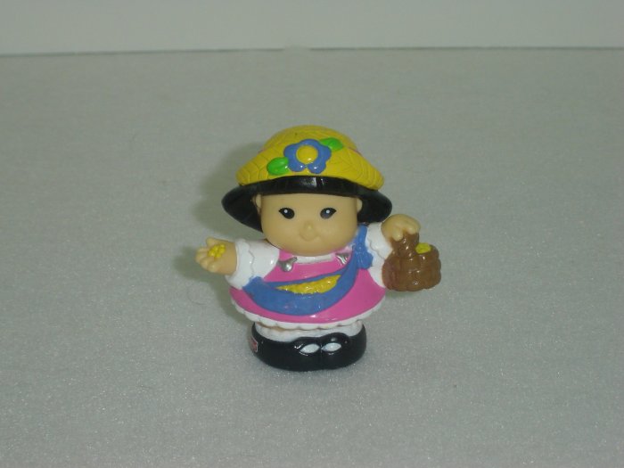 2003 Fisher Price Little People Girl Sonya Lee W Bird Seed Feeding Birds Yellow Hat Newer FP LP