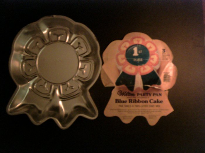 Blue Ribbon Cake Pan by Wilton 5022286 1979