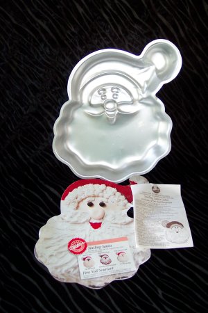 Smiling Santa Cake Pan - by Wilton -- 2105-3310 -- 1995 *