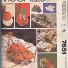 7651 McCall's -- Holiday Table Settings - (L)