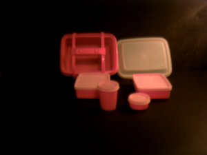 Tupperware -- Mini Lunch Pail -- complete -- 11 pieces - (B-2)