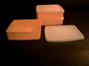 Tupperware -- 3 Individual Sandwich Containers (B-2)