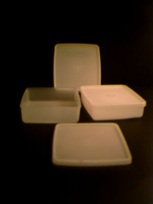 Tupperware -- 3 Individual Sandwich Containers (B-2)