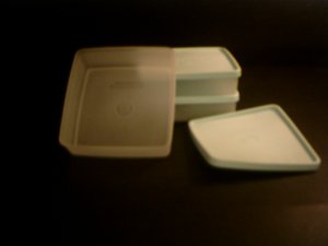 Tupperware -- 3 Individual Sandwich Containers (B-2)