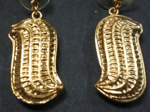 peanut fruit earrings sipan peru culture