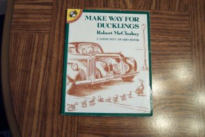 MAKE WAY FOR DUCKLINGS Robert McCloskey Caldecott Award Book Childrens Books location101