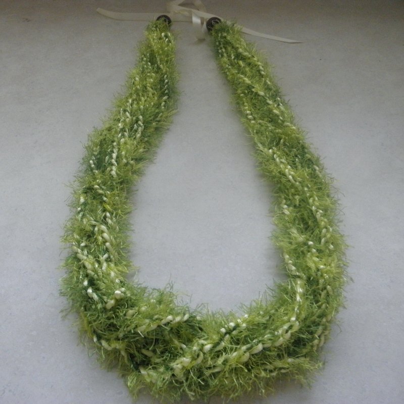 Hawaiian crochet lei 6strand pakalana w/ green eyelash yarn beige